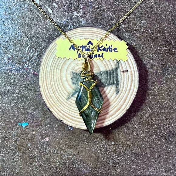 Incredible Diamond-Shaped Labradorite Amulet-Style Statement Necklace - Picture 8 of 10